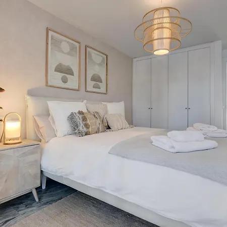 Apartment Bright Nordic Style Penthouse In Beachside *