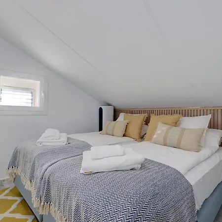 Apartment Bright Nordic Style Penthouse In Beachside *