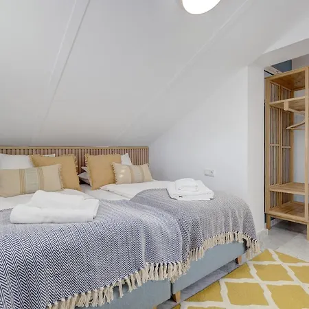 Bright Nordic Style Penthouse In Beachside