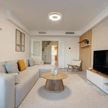 Apartment Bright Nordic Style Penthouse In Beachside *