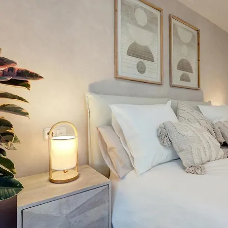 Bright Nordic Style Penthouse In Beachside