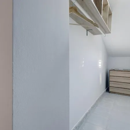 Bright Nordic Style Penthouse In Beachside Apartment *