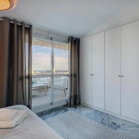 Apartment Bright Nordic Style Penthouse In Beachside *