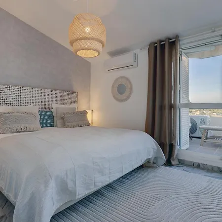 Bright Nordic Style Penthouse In Beachside Apartment